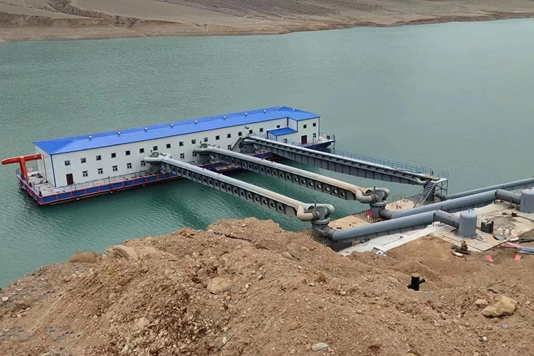 জটিল ভূখণ্ড পাম্পিং স্টেশন সহ জল